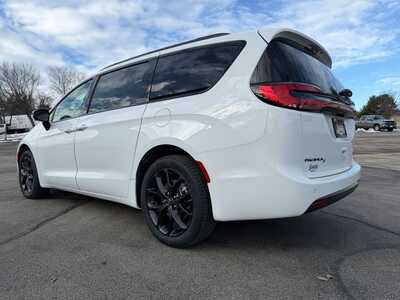 2026 Chrysler Pacifica, $46014. Photo 8