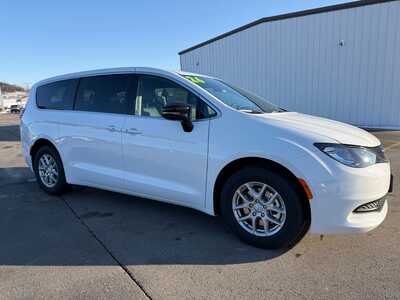 2026 Chrysler Voyager, $40046. Photo 4