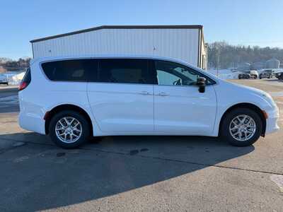 2026 Chrysler Voyager, $40046. Photo 5