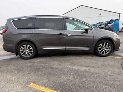 2022 Chrysler Pacifica, $33900. Photo 11