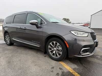 2022 Chrysler Pacifica, $33900. Photo 12