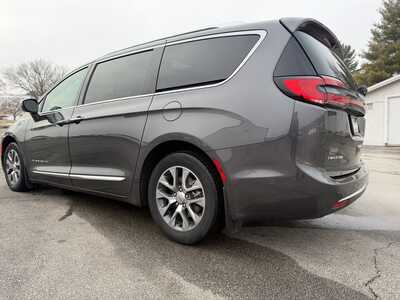 2022 Chrysler Pacifica, $33900. Photo 5