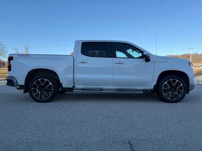 2022 Chevrolet 1500 Crew Cab, $32900. Photo 5
