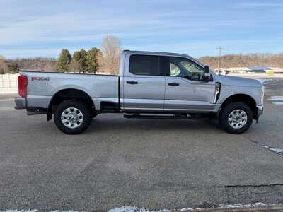 2023 Ford F350 Crew Cab, $48900. Photo 5