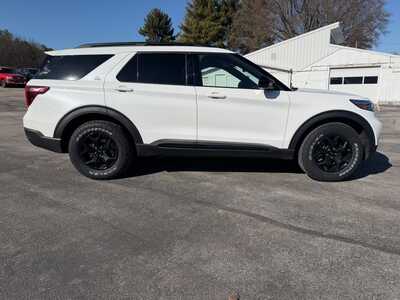 2022 Ford Explorer, $31900. Photo 4