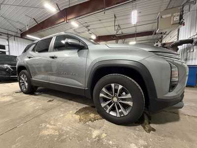 2025 Chevrolet Equinox, $28500. Photo 4