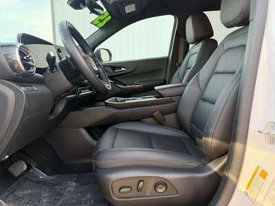 2025 Chevrolet Equinox, $28500. Photo 11