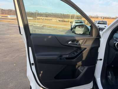 2025 Chevrolet Equinox, $28500. Photo 9