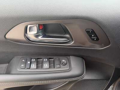 2025 Chrysler Pacifica, $32900. Photo 10