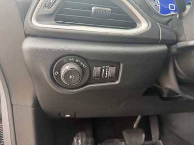 2025 Chrysler Pacifica, $32900. Photo 11