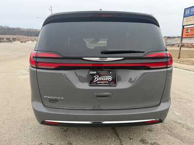 2025 Chrysler Pacifica, $32900. Photo 6