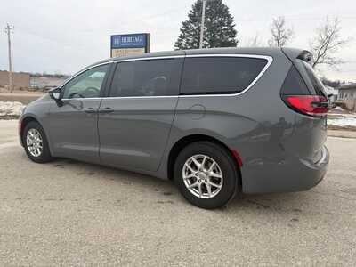 2025 Chrysler Pacifica, $32900. Photo 7