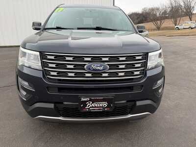 2017 Ford Explorer, $17900. Photo 2