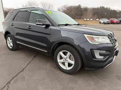 2017 Ford Explorer, $17900. Photo 3