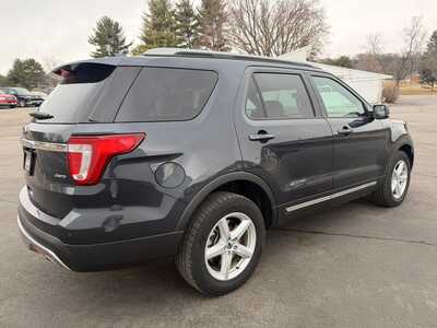 2017 Ford Explorer, $17900. Photo 5