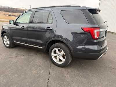 2017 Ford Explorer, $17900. Photo 7