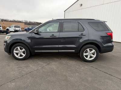2017 Ford Explorer, $17900. Photo 8