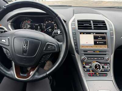 2017 Lincoln MKZ, $17900. Photo 4