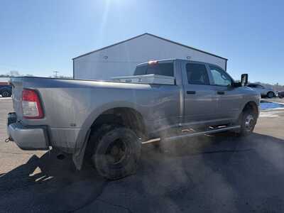 2022 RAM 3500 Crew Cab, $34900. Photo 3
