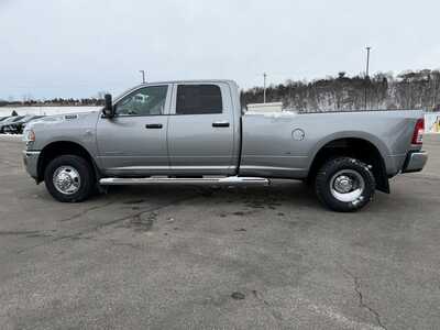 2022 RAM 3500 Crew Cab, $33250. Photo 8