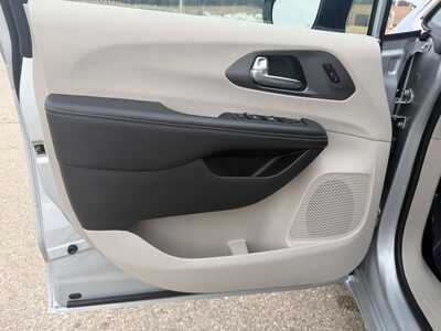 2024 Chrysler Pacifica, $30900. Photo 10