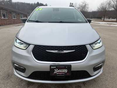 2024 Chrysler Pacifica, $30900. Photo 2