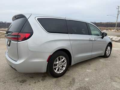 2024 Chrysler Pacifica, $30900. Photo 5