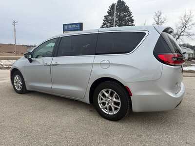 2024 Chrysler Pacifica, $30900. Photo 7