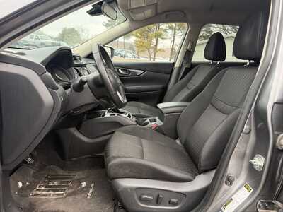 2020 Nissan Rogue, $11900. Photo 3