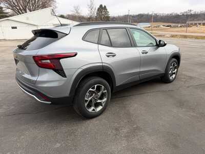 2025 Chevrolet Trax, $22900. Photo 6