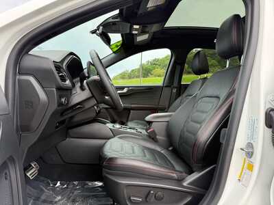 2023 Ford Escape, $27500. Photo 4