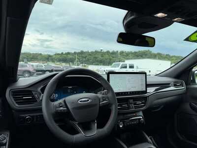 2023 Ford Escape, $27500. Photo 6