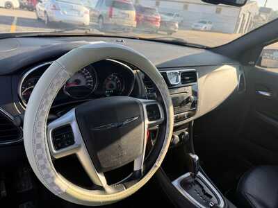 2014 Chrysler 200, $0. Photo 4