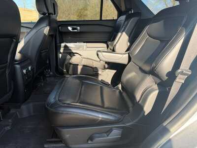 2021 Ford Explorer, $24900. Photo 5