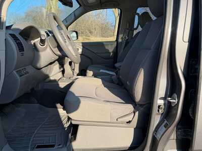 2021 Nissan Frontier, $25900. Photo 3