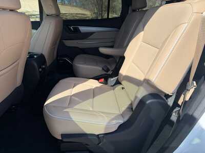 2025 Buick Enclave, $38900. Photo 5