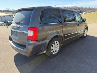 2016 Chrysler Town & Country, $13500. Photo 7