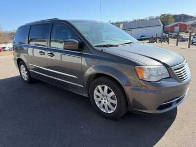 2016 Chrysler Town & Country, $13500. Photo 8