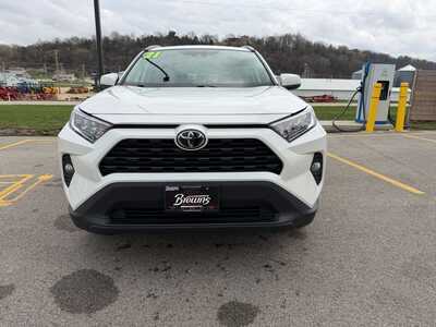 2021 Toyota RAV4, $29080. Photo 2