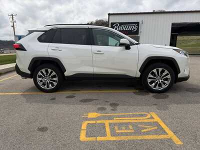 2021 Toyota RAV4, $29080. Photo 4