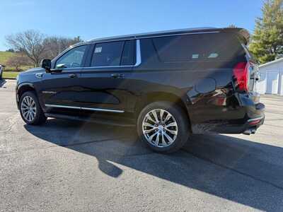 2022 GMC Yukon XL, $58900. Photo 2