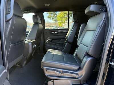 2022 GMC Yukon XL, $58900. Photo 4