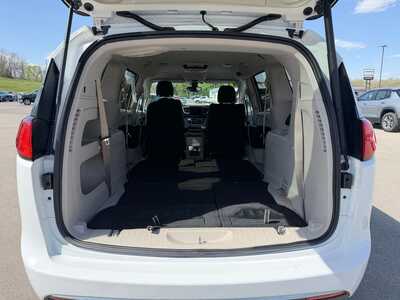 2017 Chrysler Pacifica, $12080. Photo 12