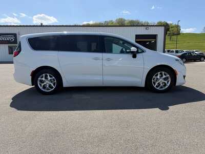2017 Chrysler Pacifica, $12080. Photo 4