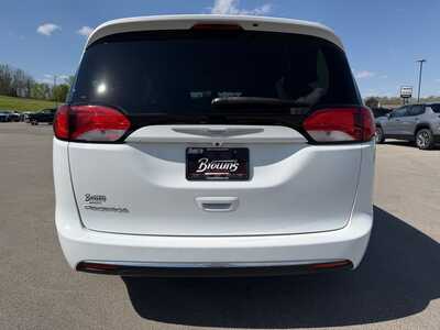 2017 Chrysler Pacifica, $12080. Photo 6