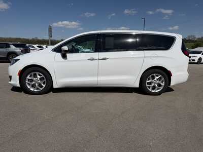 2017 Chrysler Pacifica, $12080. Photo 8