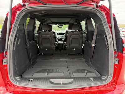2027 Chrysler Pacifica, $53571. Photo 10