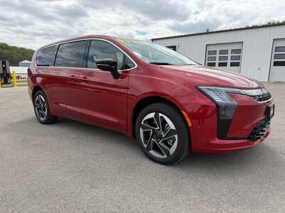 2027 Chrysler Pacifica, $53571. Photo 3