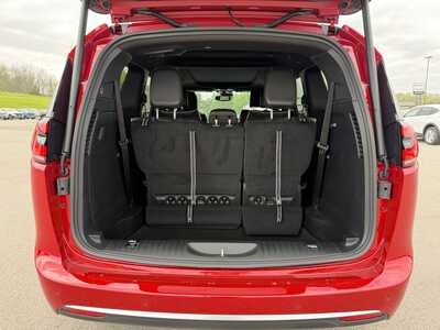 2027 Chrysler Pacifica, $53571. Photo 9