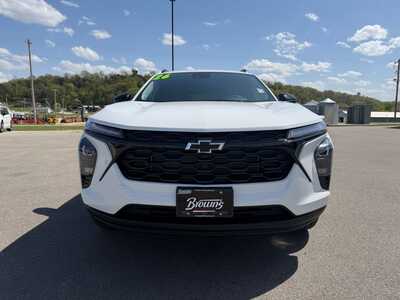 2026 Chevrolet Trax, $25285. Photo 2